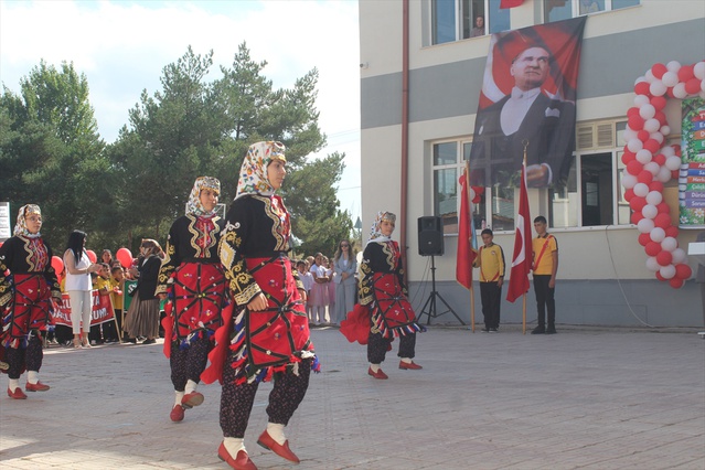 İlköğretim Haftası programı Sivas Şarkışla'da Gürçayır beldesinde yapıldı