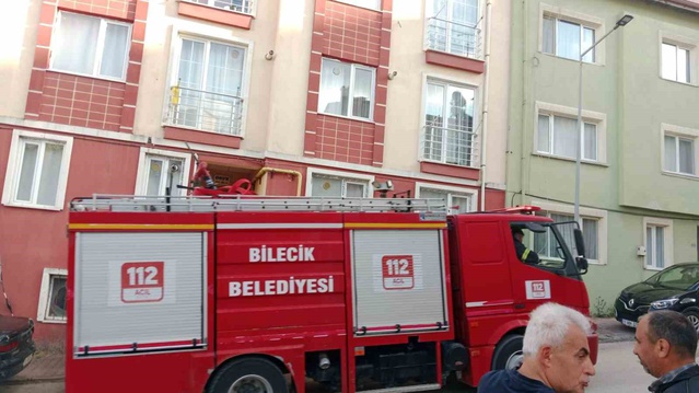 Bilecik'te 5 katlı apartmanın 4. katında aspiratör yangını mutfakta hasara yol açtı