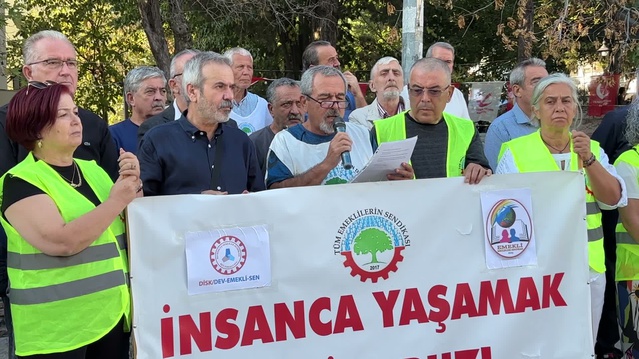 Muğla'da emekliler seyyanen zam için eylem yaptı, tüm emeklilere verilmesini istedi