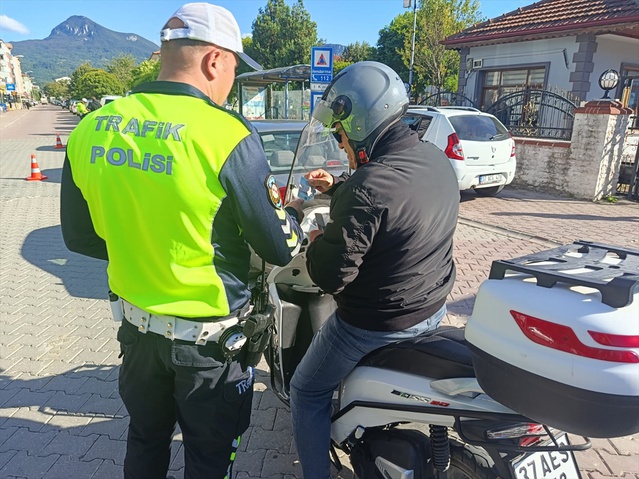 Kastamonu Cide'de asayiş uygulamasında 690 kişi sorgulandı, 7 araca ceza kesildi