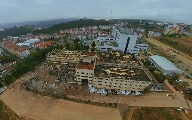 Sinop Boyabat'ta eski hastane binasının yıkımı başladı, alan için kesin proje yok