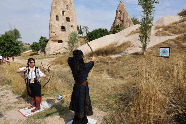Uçhisar'daki okçuluk festivalinin beşincisi 250 sporcuyla başladı