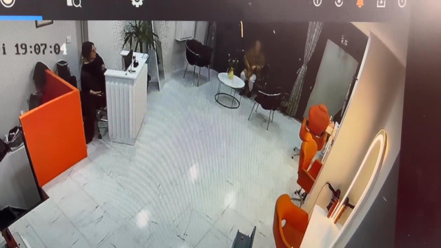 Sultangazi'de iddiaya göre kadın, kuaförde 3 bin 500 liralık işlemin ücretini ödemedi