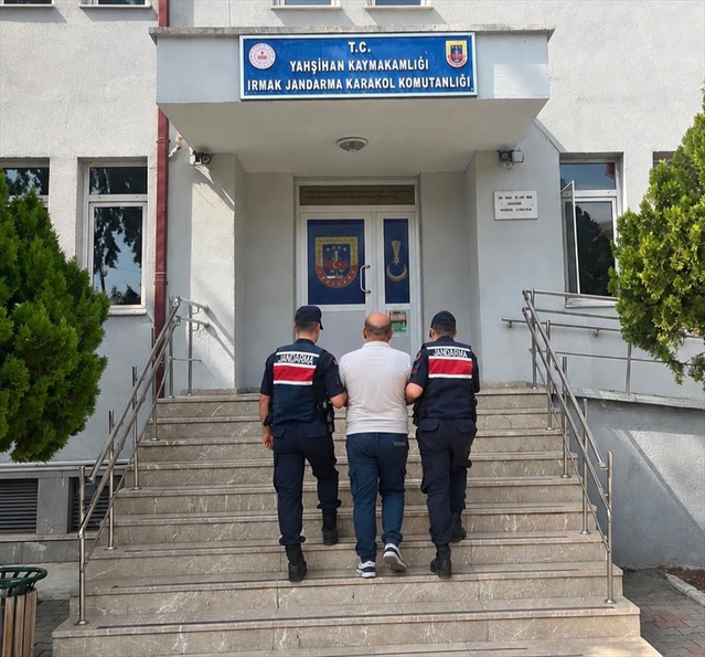 Kırıkkale'de jandarma, 3 yıl 1 ay 15 gün hapis cezalı firari hükümlüyü yakaladı