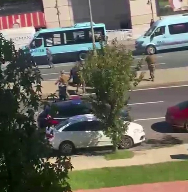 Elinde bıçakla gezen şahıs Pendik'te özel harekat ekiplerince etkisiz hale getirildi