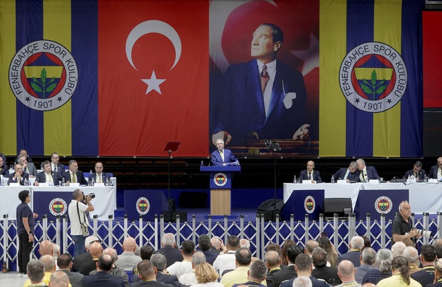 Fenerbahçe'de Yıldırım'ın ibra sözü sonrası Saran yönetimi oy çokluğuyla ibra edildi