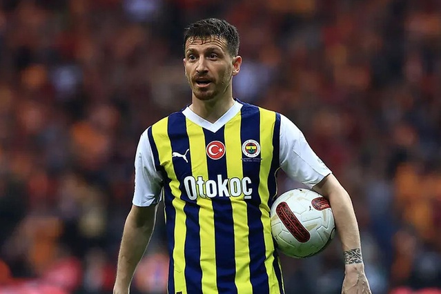 Fenerbahçe'de Mert Hakan kararı! İsmail Kartal yüzüne söyledi