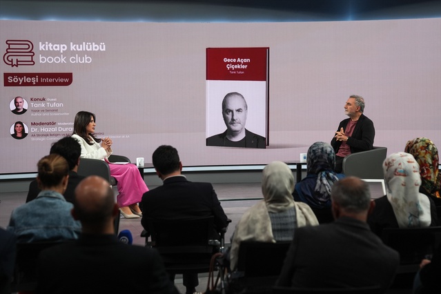 AA Kitap Kulübü'nün beşinci toplantısında Tarık Tufan, Gece Açan Çiçekler'i anlattı