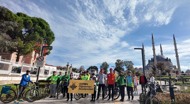 Edirne'de öğretmenler Selimiye'den Söğütlük'e sağlık turunda pedal çevirdi