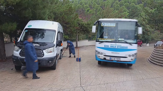 Amasya'da sabah halk otobüsüyle çarpışan öğrenci servisinde 4 kişi yaralandı