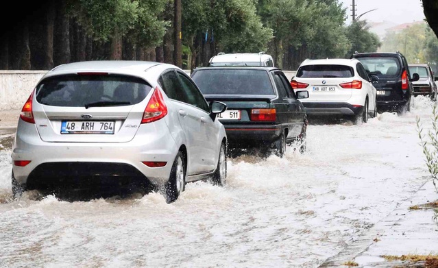 Meteoroloji'den Muğla iç kesimlerine Pazar günü 21-50 kg/m2 yağış uyarısı geldi