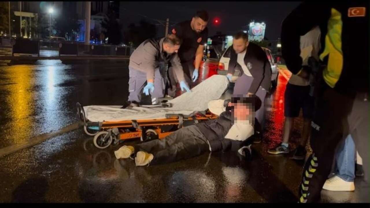 Yağış nedeniyle kayganlaşan yolda motosiklet devrildi