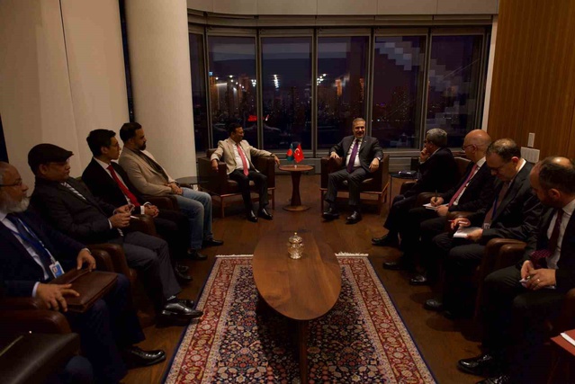 Fidan, BM 81. Genel Kurulu marjında New York'ta Bangladeşli Bakan Kobir'i kabul etti