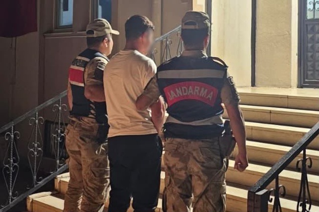 Şanlıurfa Siverek'te 5 yıl hapis cezası kesinleşen şahsı jandarma yakaladı