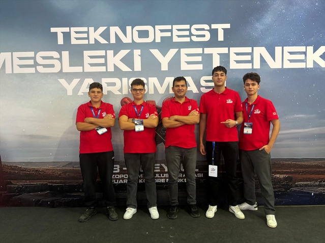 Sakarya Valiliği TEKNOFEST 2026 birincisi Kaynarca MTAL'i tebrik etti