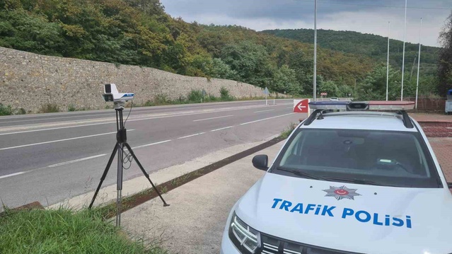 Zonguldak Bölge Trafik ekipleri Çukurören'de yapay zeka destekli hız denetimi yaptı