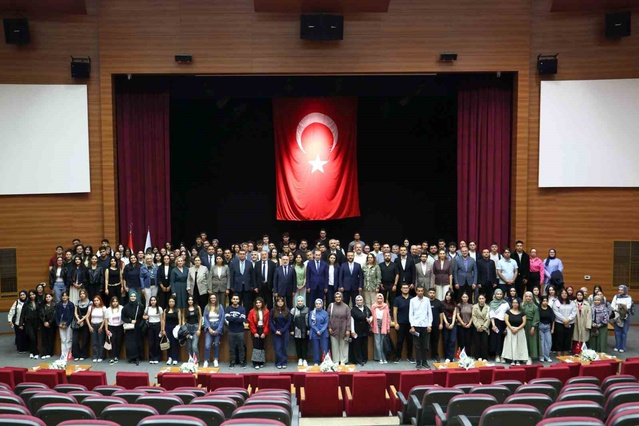 Rektör Karamustafa, KAYÜ'de yeni öğrencilere Anadolu irfanına dikkat çekti