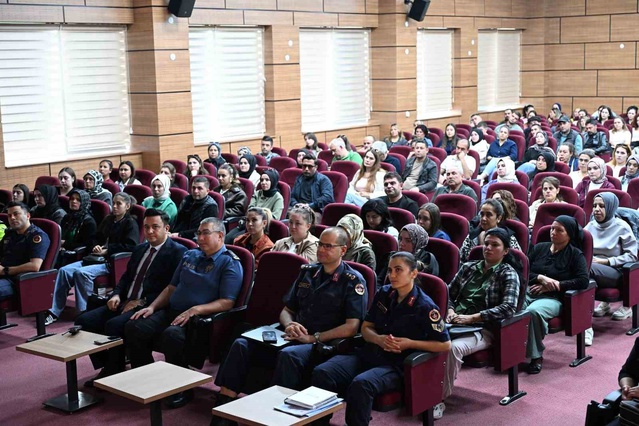 Uşak'ta 206 okulda görevli bahçe görevlisine güvenlik ve acil durum semineri verildi
