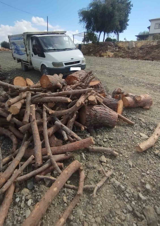 Kahramanmaraş Pazarcık'ta orman ekipleri kaçak emval tespit etti, araca el konuldu