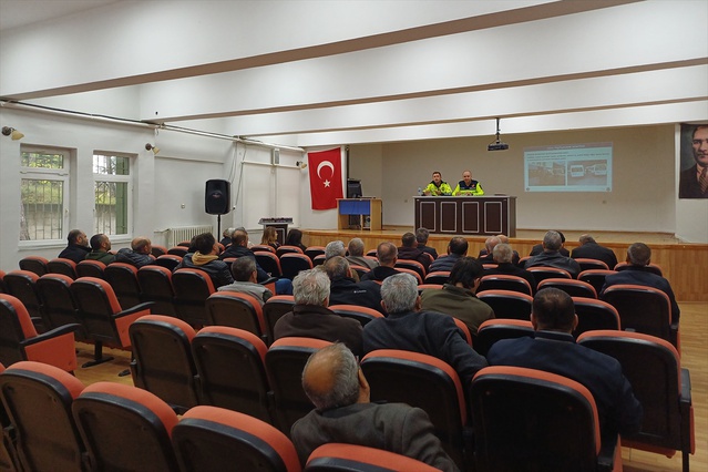 Havza'da okul servis sürücülerine yeni eğitim yılı trafik tedbirleri anlatıldı