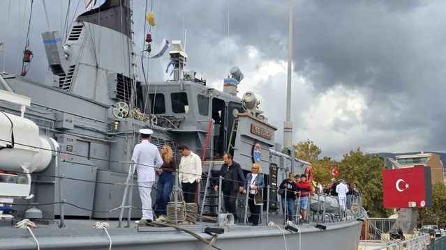 Erdek Limanı'nda TCG Edincik'i ziyaret edenler mayın avlama sistemlerini inceledi