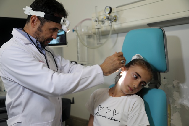 Antalya'da koklear implant uygulanan iki çocuk işitme ve konuşmada ilerledi
