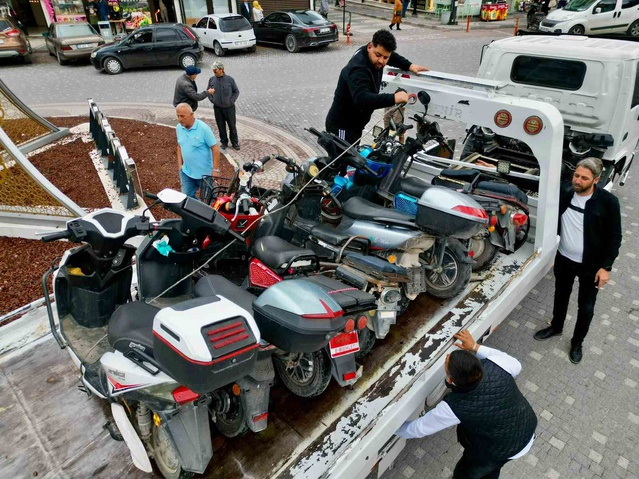 Afyonkarahisar Bolvadin'de 41 motosikletten 36'sı plakasız, 5'i tescilsiz çıktı