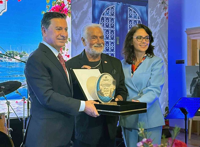 Fedon Kalyoncu'ya Muğla ve Bodrum Belediyesinden fahri turizm elçiliği beratı verildi