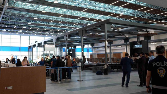 Malatya'ya kazandırılan yeni havalimanı terminali 13 uçak kapasitesiyle hizmete girdi