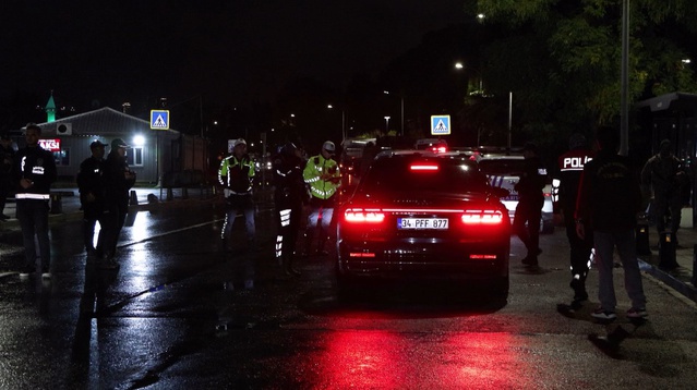 İstanbul'da Taksim ve Üsküdar'da helikopter destekli 'Huzur' denetiminde GBT yapıldı