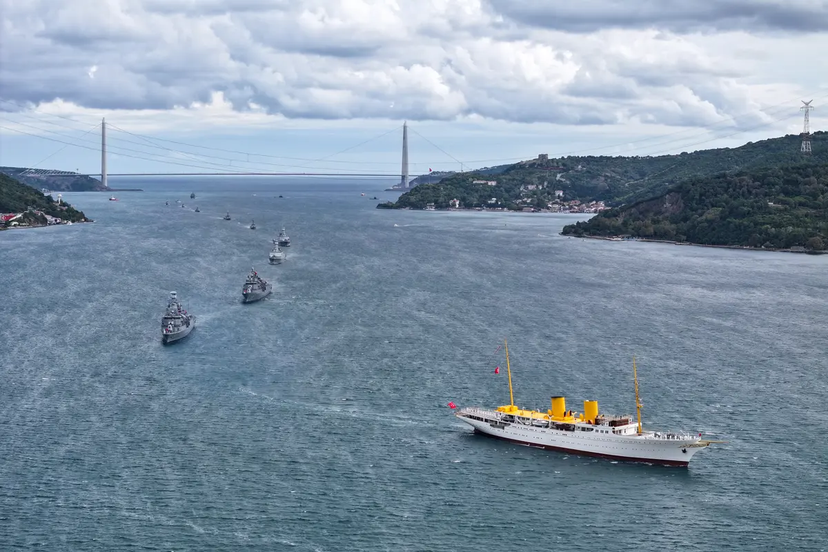 Preveze Deniz Zaferi'nin 488. yılı. İstanbul Boğazı'nda 15 gemiyle geçit töreni