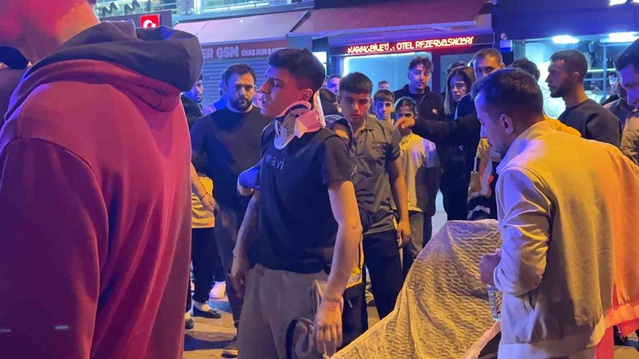 Kayseri Kocasinan'da motosiklet çocuğa çarptı, 3 kişi yaralandı; 2'si ağır yaralandı.