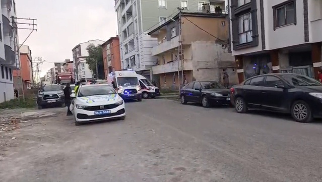 Kars'ta motosikletli saldırgan, 1'i kadın 2 kişiyi ayaklarından vurdu