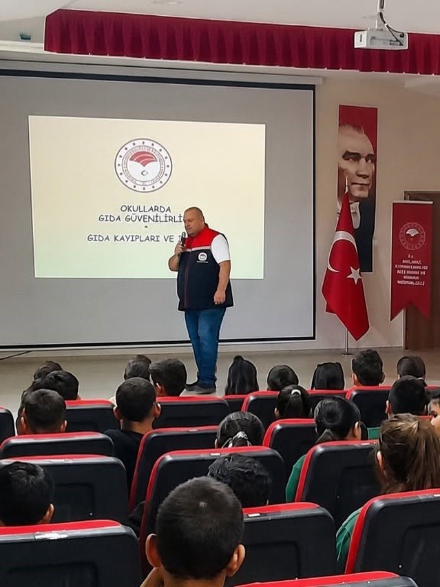 Aydın Koçarlı'da İlçe Tarım ve Orman Müdürlüğü öğrencilere gıda israfını anlattı