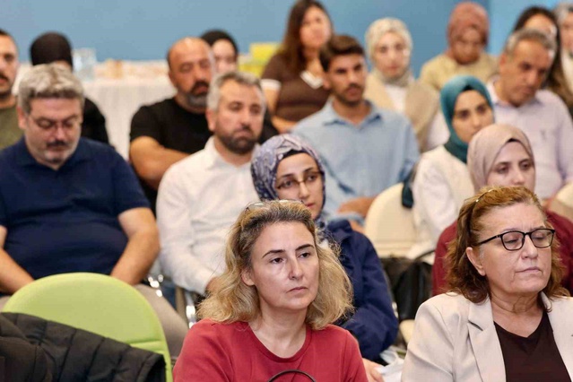 Niğde Gençlik ve Spor İl Müdürlüğü Genç Ofis'te öğrenci hizmetlerini görüştü