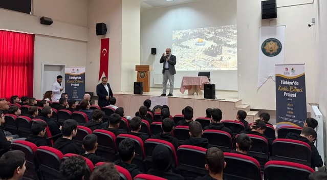 Tarihçi Öztürk, Bayburt'da imam hatiplilere Kudüs ve Mescid-i Aksa'yı anlattı