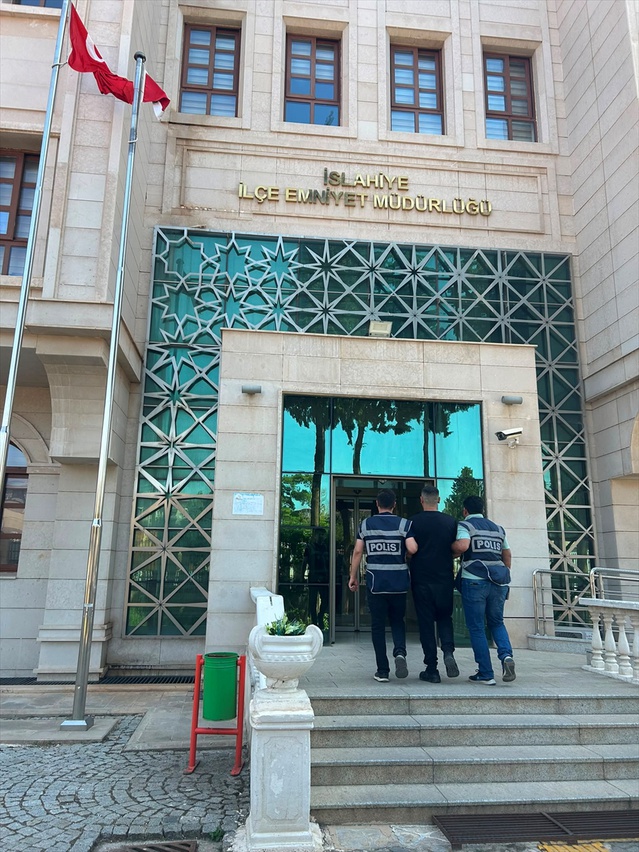 Gaziantep İslahiye'de yağma suçundan 8 yıl 8 ay cezalı hükümlü yakalandı