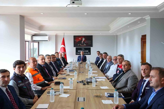 Rize Derepazarı'nda sel sonrası çalışmalar Vali Baydaş başkanlığında görüşüldü