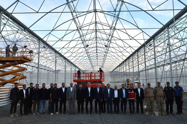 Ağrı Valisi Önder Bozkurt, Diyadin jeotermal sera OSB'de süren çalışmaları inceledi