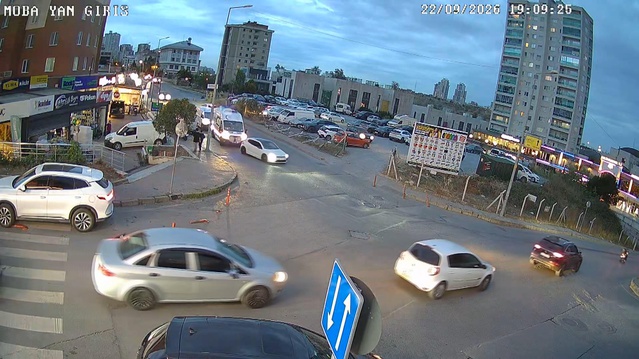 Başakşehir'de ambulansı engelleyen ehliyetsiz sürücüye 466 bin lira ceza uygulandı
