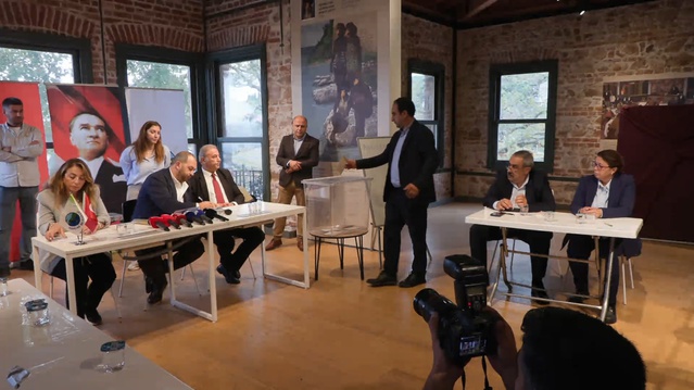 Adalar'da başkan vekili seçimi CHP'lilerin katılmadığı oylama sonrası 10.00'da yapılacak