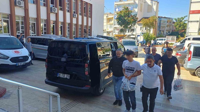 Aydın Efeler'de pompalı tüfekle gezen 2 şüpheli ve bağlantılı 1 kişi adliyeye sevk edildi