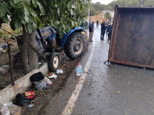 Balıkesir İvrindi'de devrilen traktör römorkunda 23 kişi yaralandı
