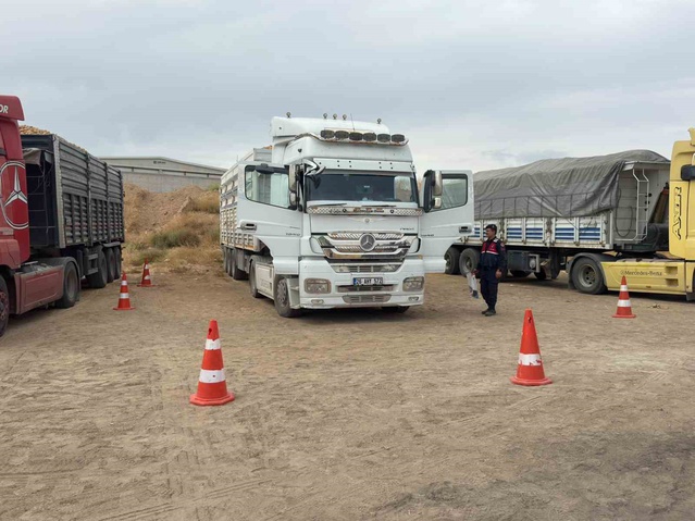 Afyonkarahisar Emirdağ OSB'de tırın yatak bölümünde 56 yaşındaki sürücü ölü bulundu
