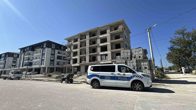 Burdur'da inşaatta fenalaşan 62 yaşındaki çatı ustası hastanede hayatını kaybetti