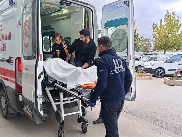 Konya Beyşehir'de kamyon kasasından düşen kişi hastanede tedavi altına alındı.