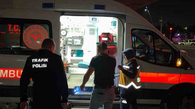 Kayseri'de dur ihtarına uymayan alkollü sürücü kaza yaptı, 2 kişi yaralandı