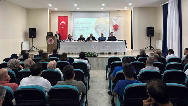 Mersin Mut'ta okul güvenliği için kurumlar Kaymakam Çelikkol başkanlığında toplandı.