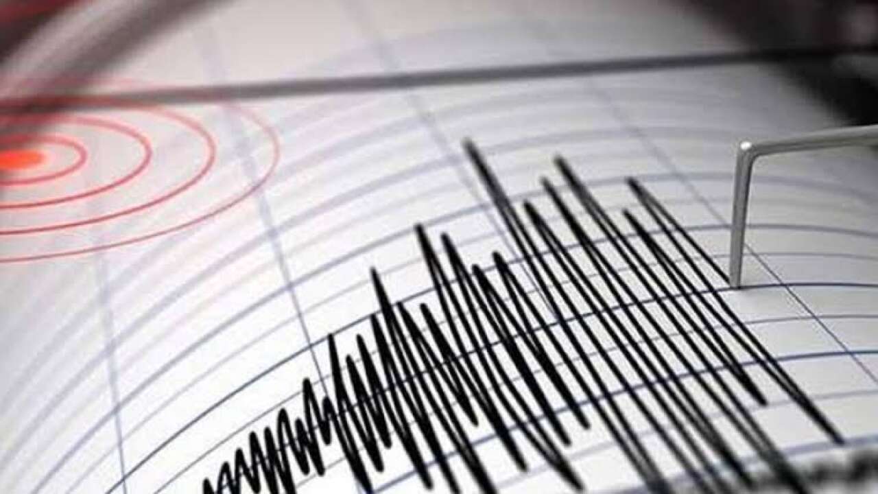 Ege Denizi’nde korkutan deprem! Yer yerinden oynadı