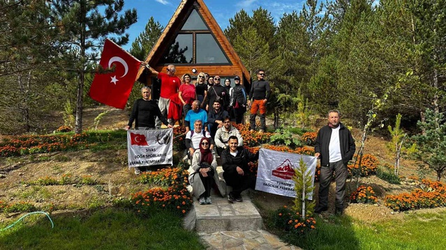 SİVDAK üyeleri Sivas-Tokat sınırında Topulyurdu Göleti'ni keşfedip bungalovları gördü
